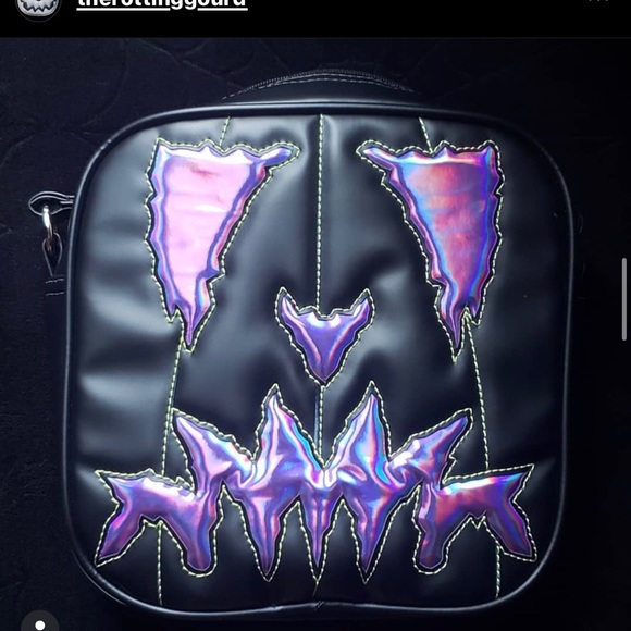 DISO Love Pain & Stitches purses (DO NOT BUY) in search of - Picture 3 of 6